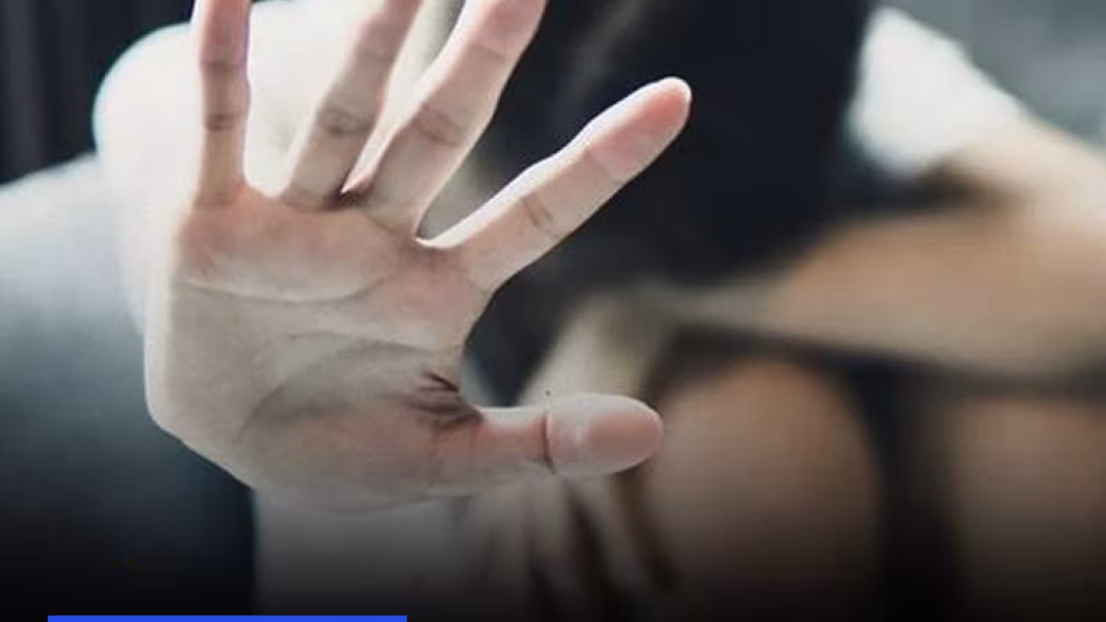 𝗔𝘁𝘁𝗲𝗻𝘁𝗮𝘁 𝗮̀ 𝗹𝗮 𝗽𝘂𝗱𝗲𝘂𝗿 :