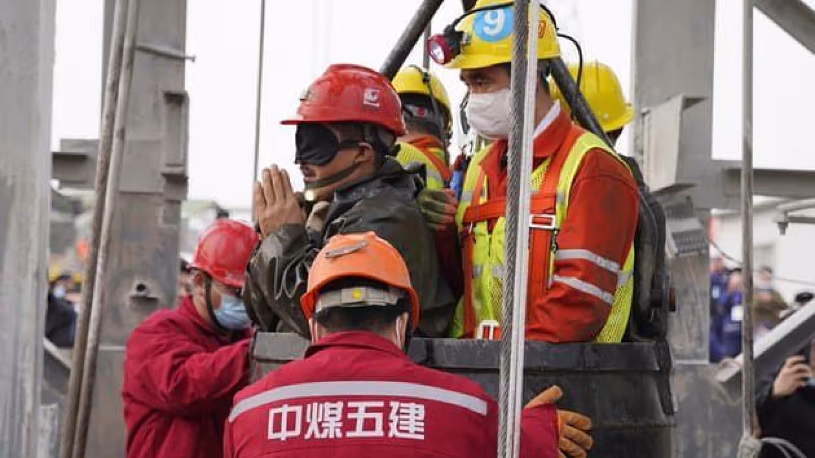 Chine : onze mineurs, bloqués sous terre depuis 2 semaines ont été secourus