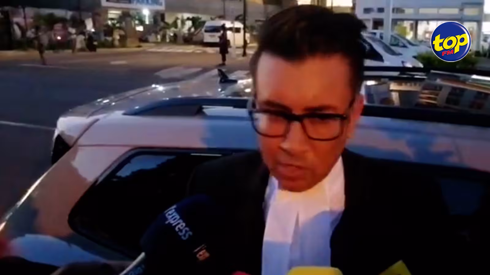 La police reproche à Shakeel Mohamed d’avoir tenté d’influencer son client : ‘J’étais au Parlement pour assister à la présentation du budget le jour où mon client a voulu changer sa version’ soutient l’homme de loi