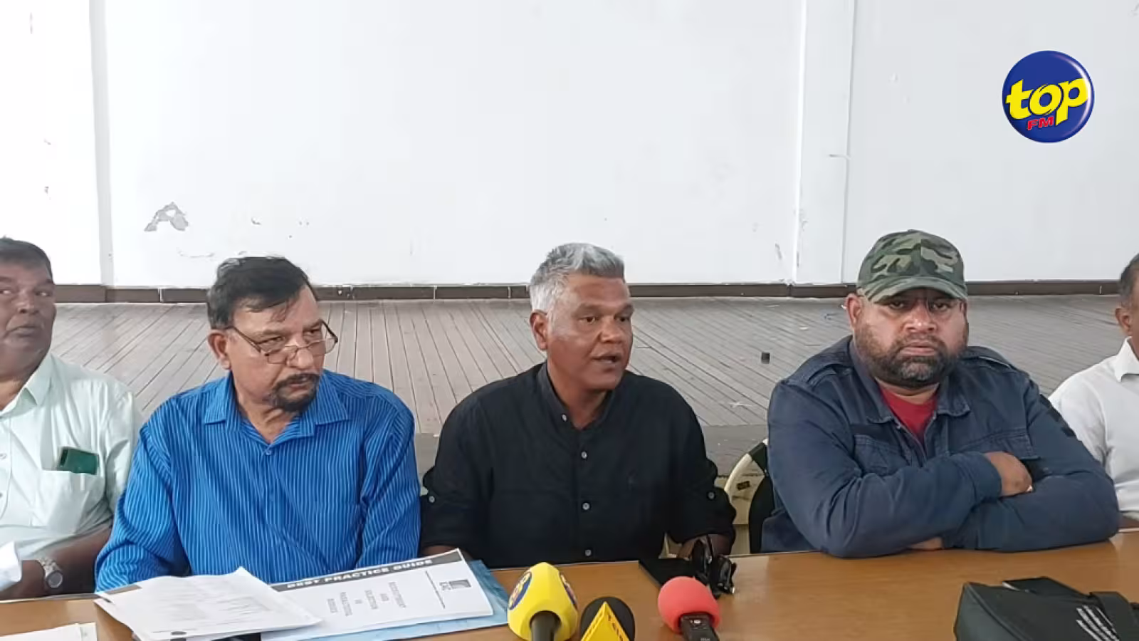 Problèmes rencontrés par les chauffeurs de taxi : ” que le ministre prend en considération notre appel afin de trouver des solutions dans les plus brefs délais” insiste Asraf Ali Ramdin