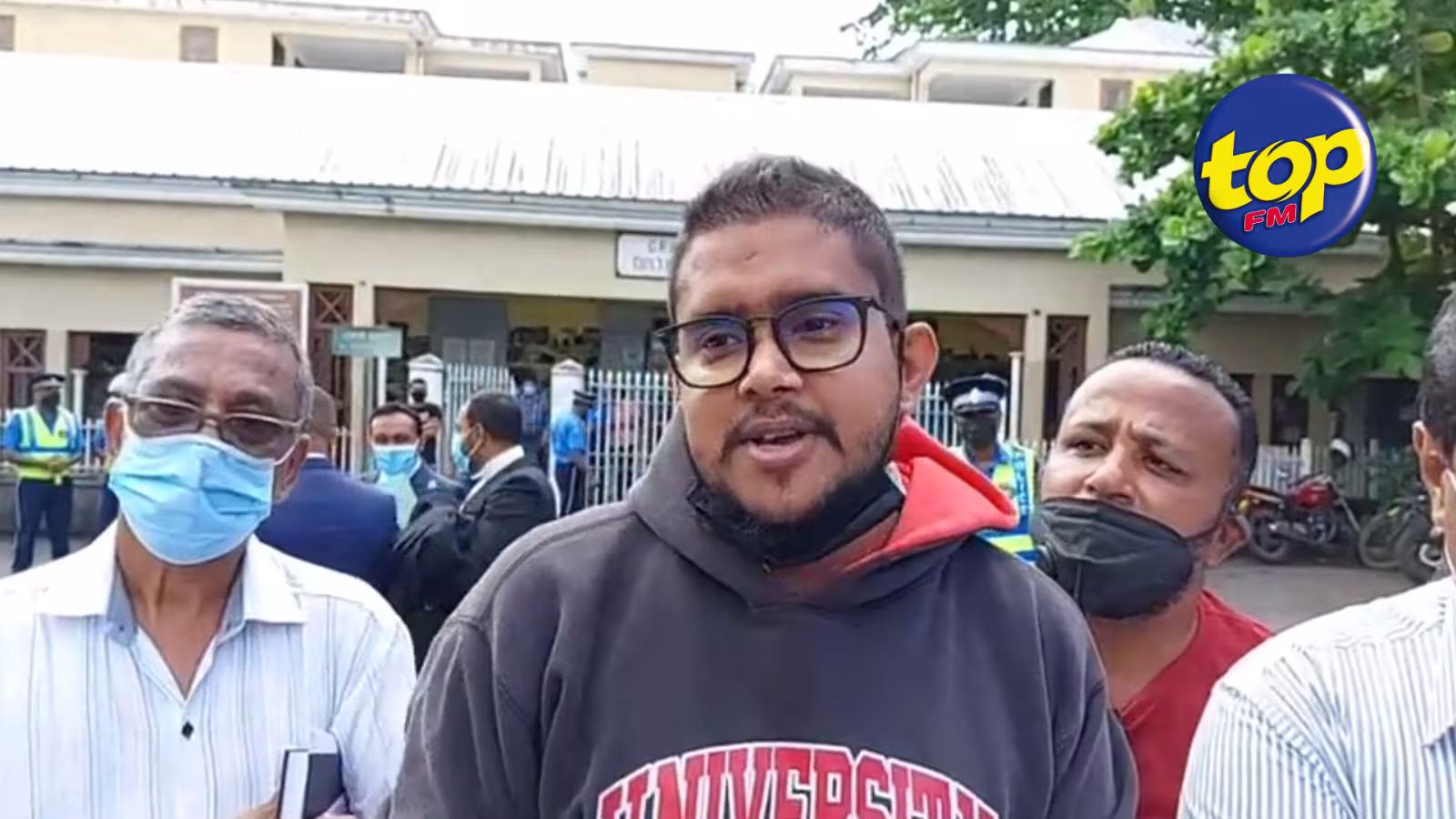 Transféré au beau milieu de la nuit à un autre poste de police: « Mo pa conner kifer… ine prend moi ine amen moi avec menottes… », déplore Vashil Jasgray