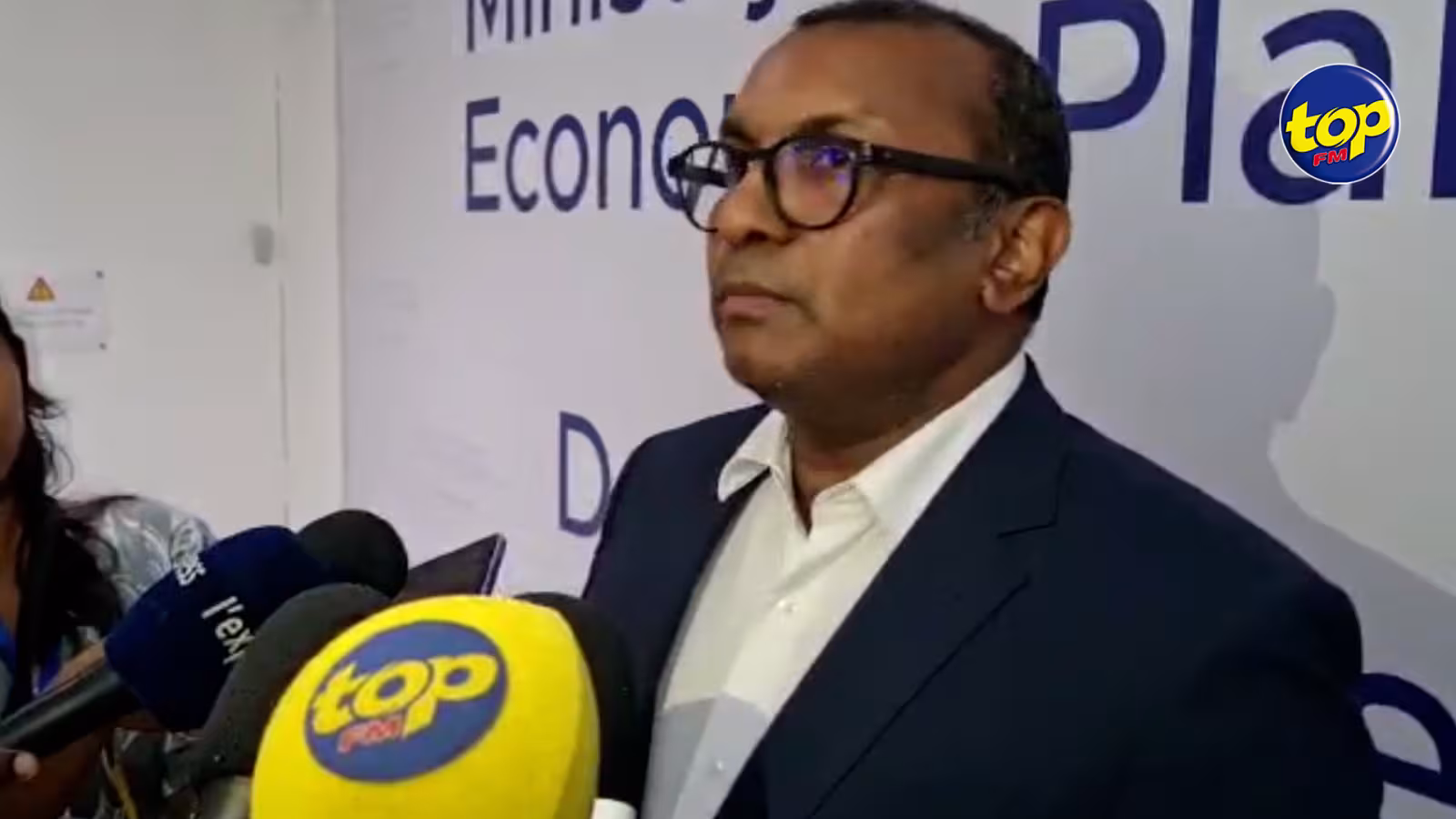 Affaire Silver Bank : ‘je ne veux pas faire de la mauvaise publicité au cas où cette banque travaille comme il se doit, on ne fait que retirer notre argent pour accélérer nos projets’, soutient Renganaden Padayachy