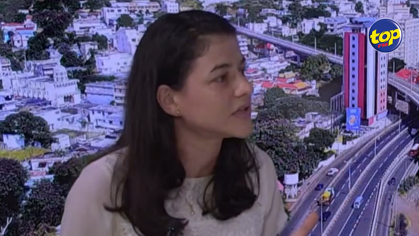 Contrat d’une ferme solaire de 15 mégawatts à Le Val : « Rose-Belle Sugar Estate ene compagnie d’État, li ti bzin faire ene l’appel d’offres avant pren Corex Solar cuma partenaire…Eski fine faire ene l’appel d’offres ?… Bisin vine répone », soutient la députée Joanna Bérenger