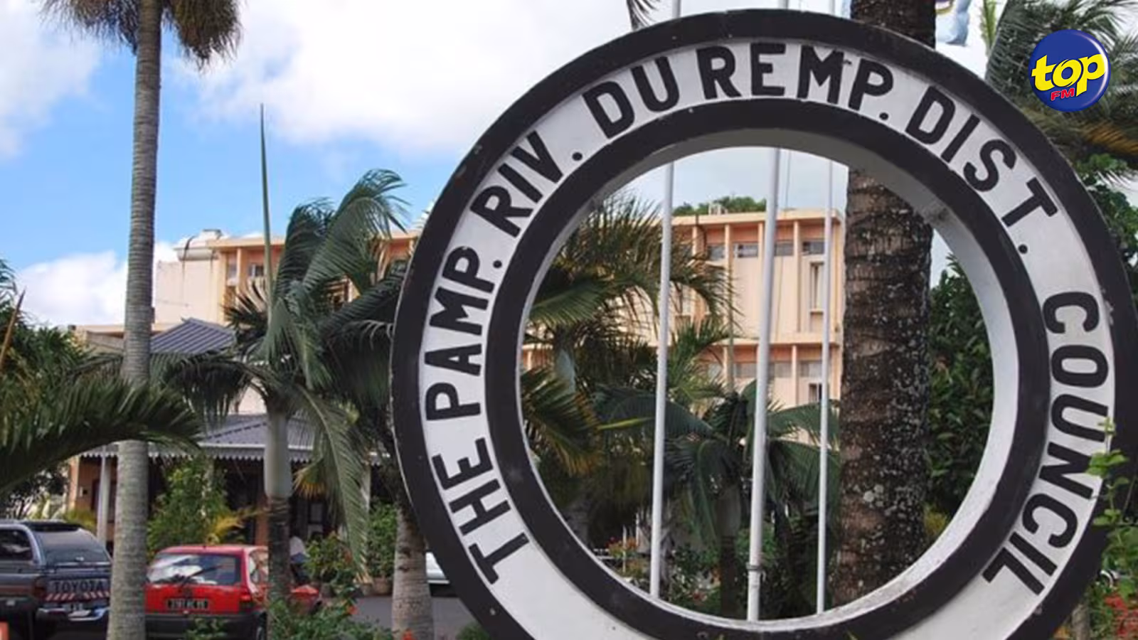 Inauguration d’un terrain à Rivière-du-Rempart : le président du conseil de village déplore que son nom ne figure pas sur la plaque inaugurale