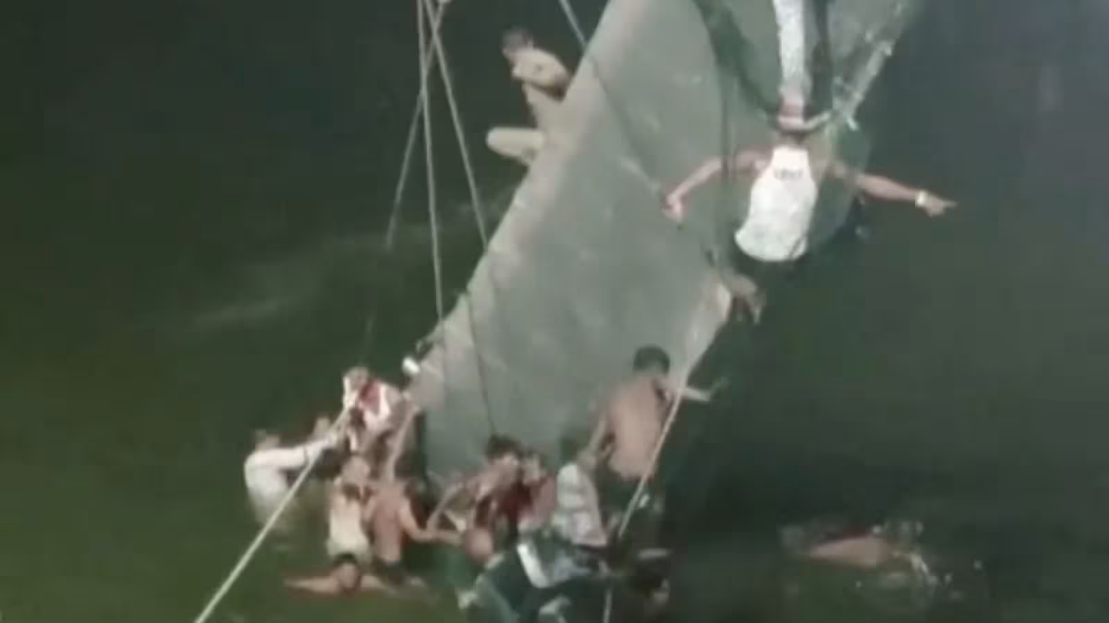 Tragédie au Gujarat : Le pont a été délibérément endommagé par des membres du public