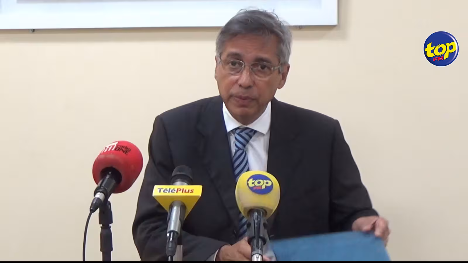 A travers une motion adressée au speaker de l’Assemblée nationale : Xavier Duval réclame des mesures sanitaires urgentes…. « Il   n’y a aucun projet de loi à l’ordre du jour ce vendredi qui nécessite une attention pressante et urgente », dit-il