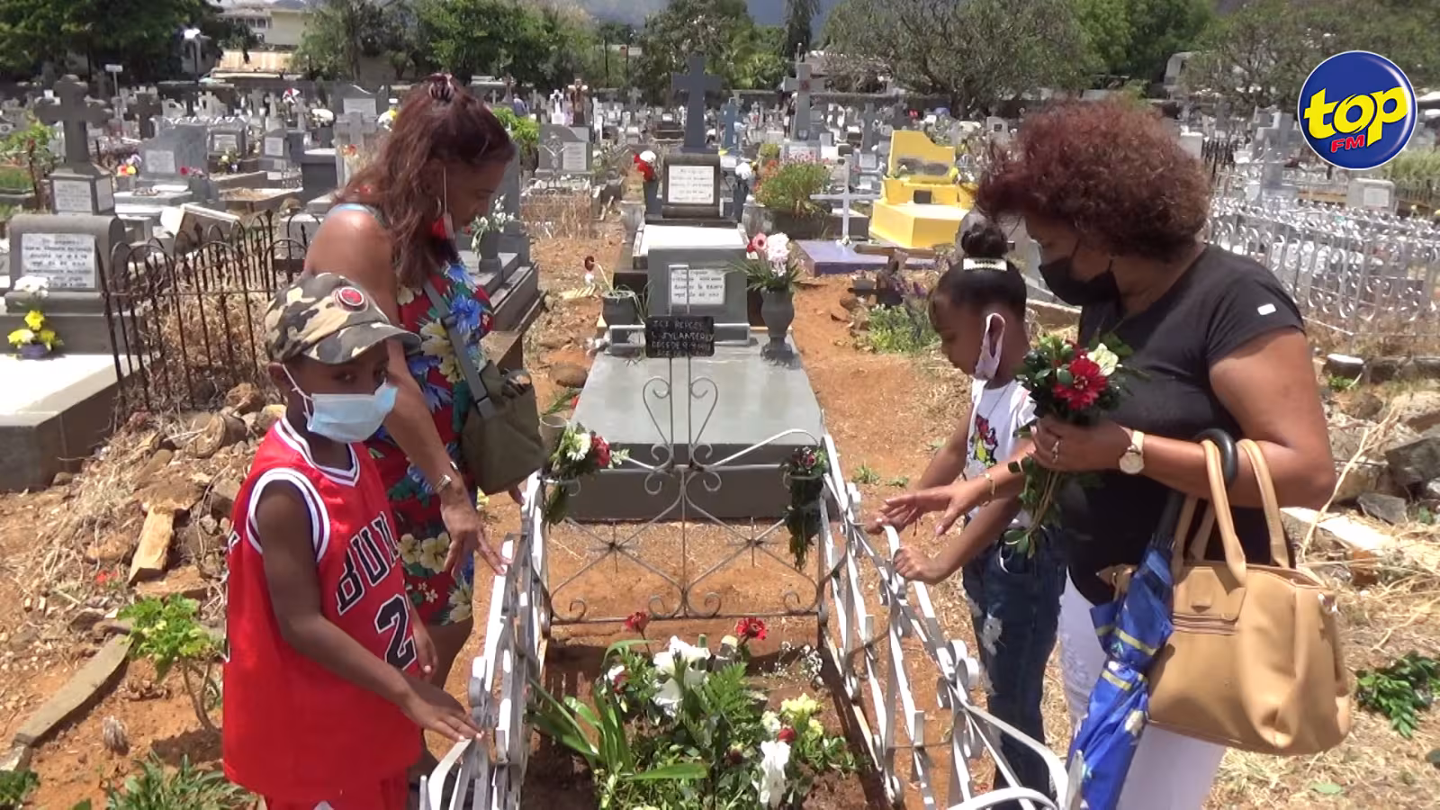 Fête des morts: Les Mauriciens en nombre pour rendre hommage à leurs proches disparus