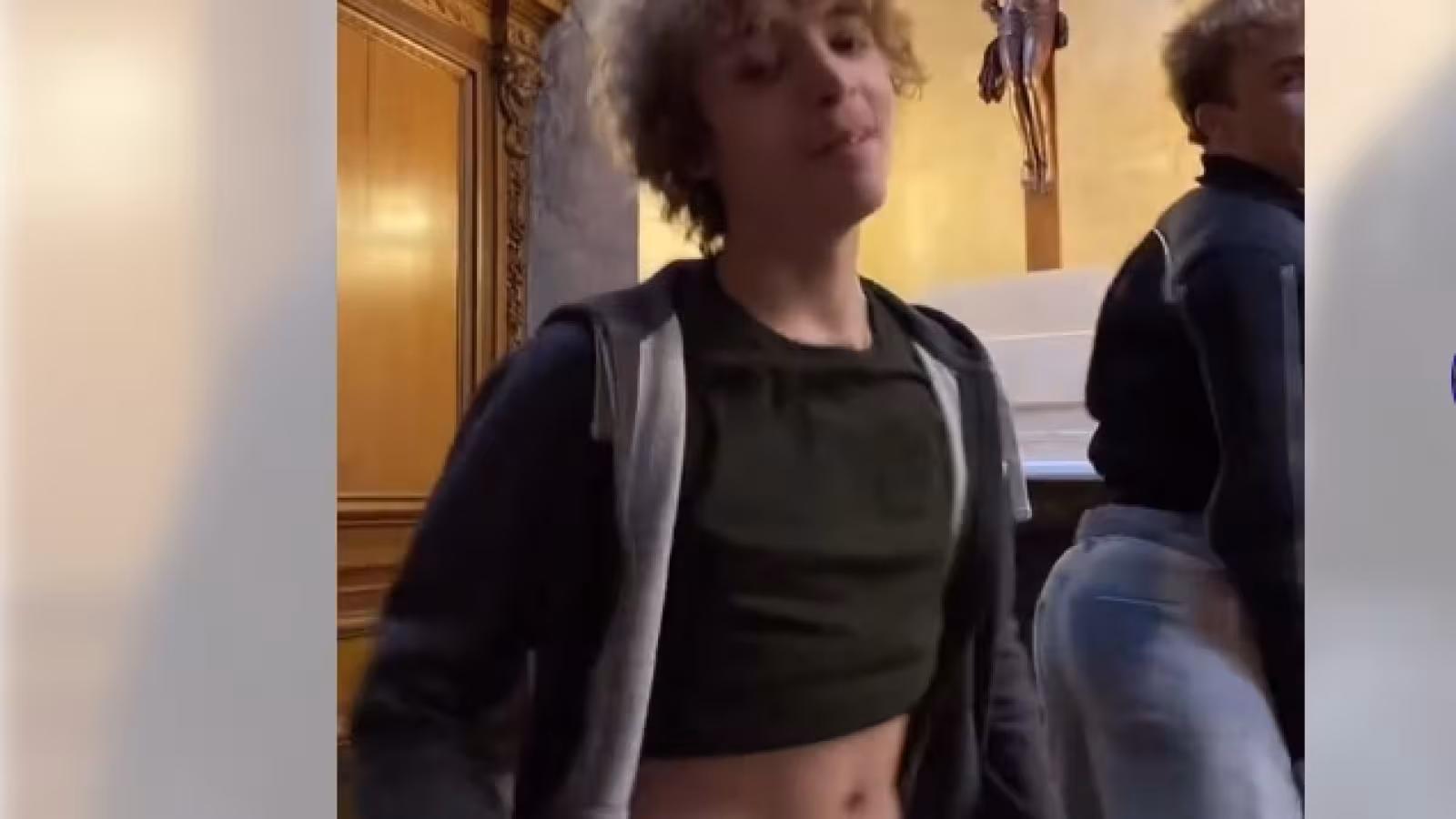 Blasphème : 2 jeunes menacés de mort pour avoir dansé en crop top dans une église