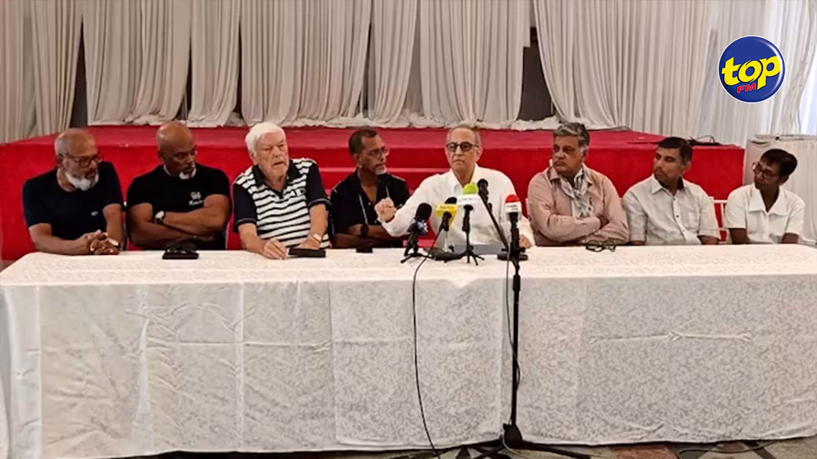 Rencontre avec les victimes de l'ex-BAI : Dawood Rawat promet une solution et un partage equitable