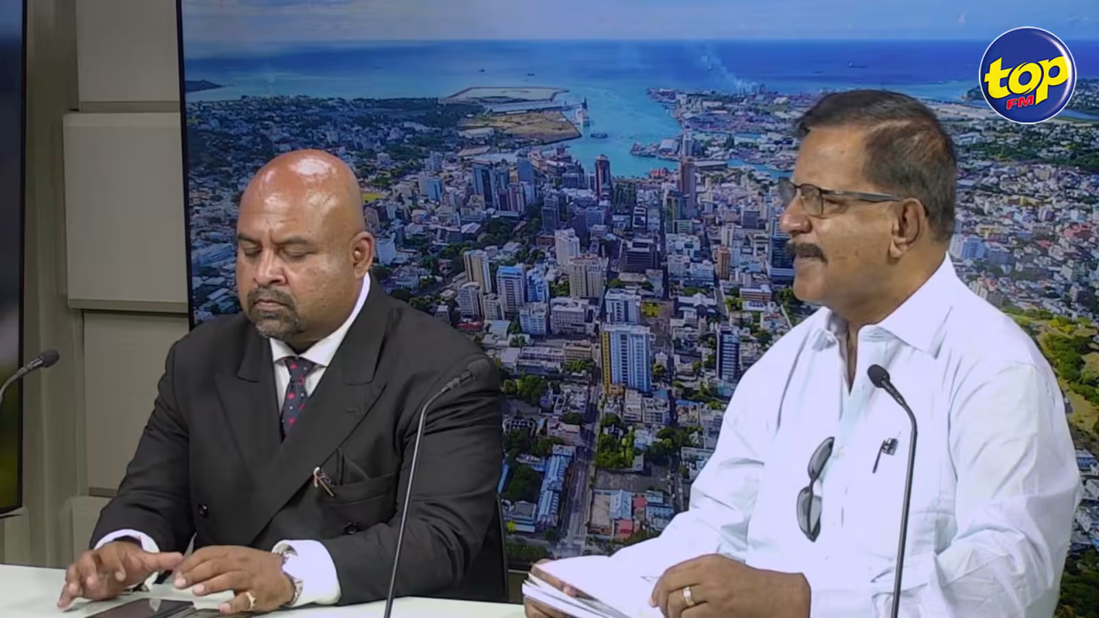 Déportation du slovaque Peter Uricek: ‘Il faut comprendre que le PIO tombe sous la responsabilité du ministre de l’Intérieur qui est le Premier ministre à Maurice !’ dit Dev Jokhoo