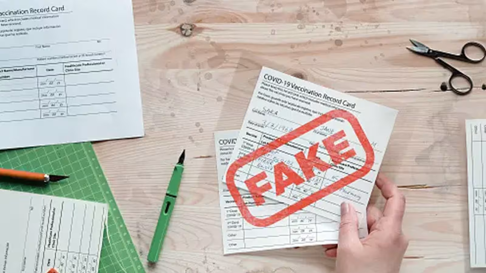 Une femme demande de l’argent à l’aide de faux documents : Elle récolte la somme de Rs 2000