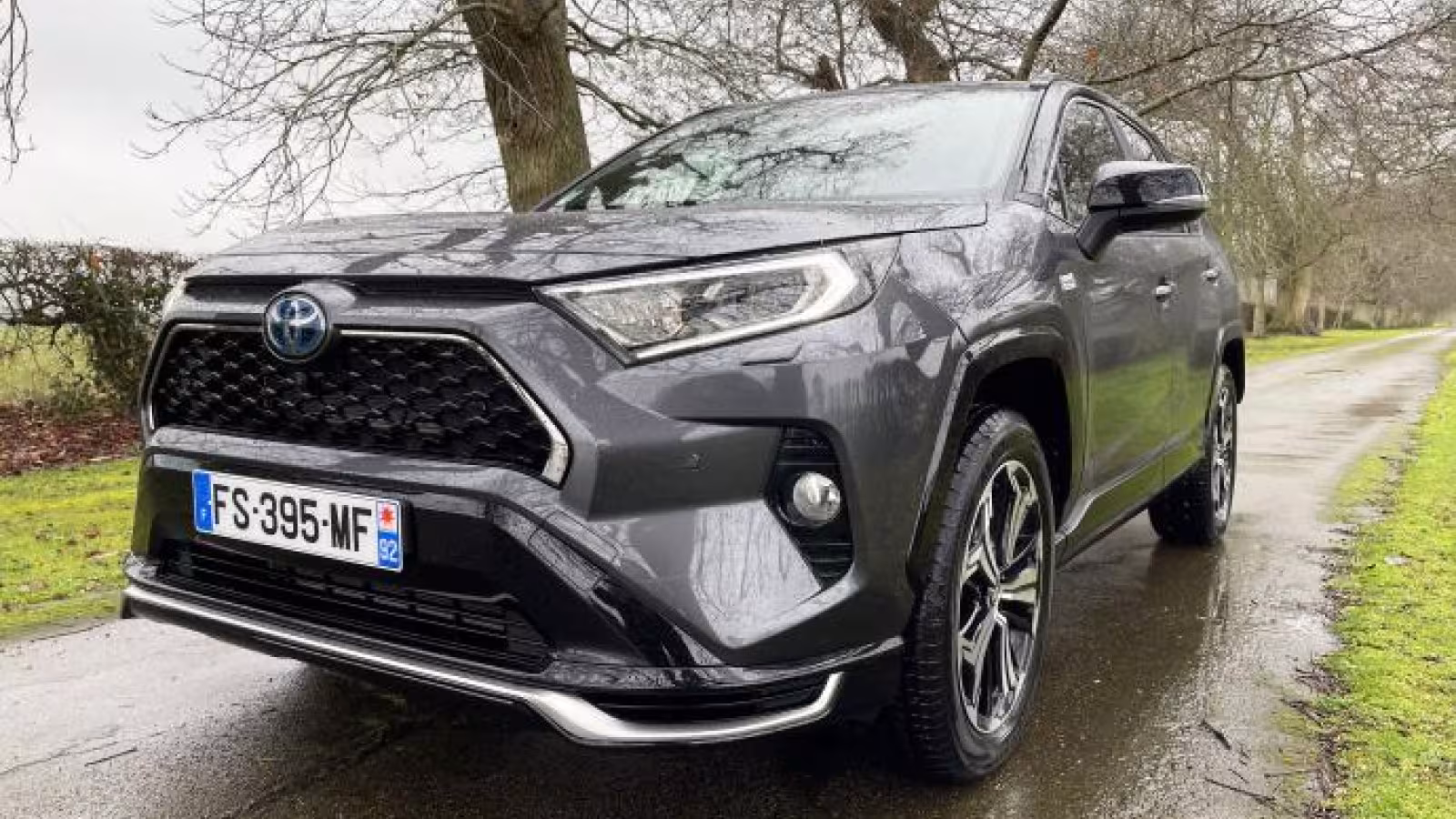 Essai Toyota RAV4 PHEV – 100 km avec une goutte d’essence ! (hybride rechargeable)