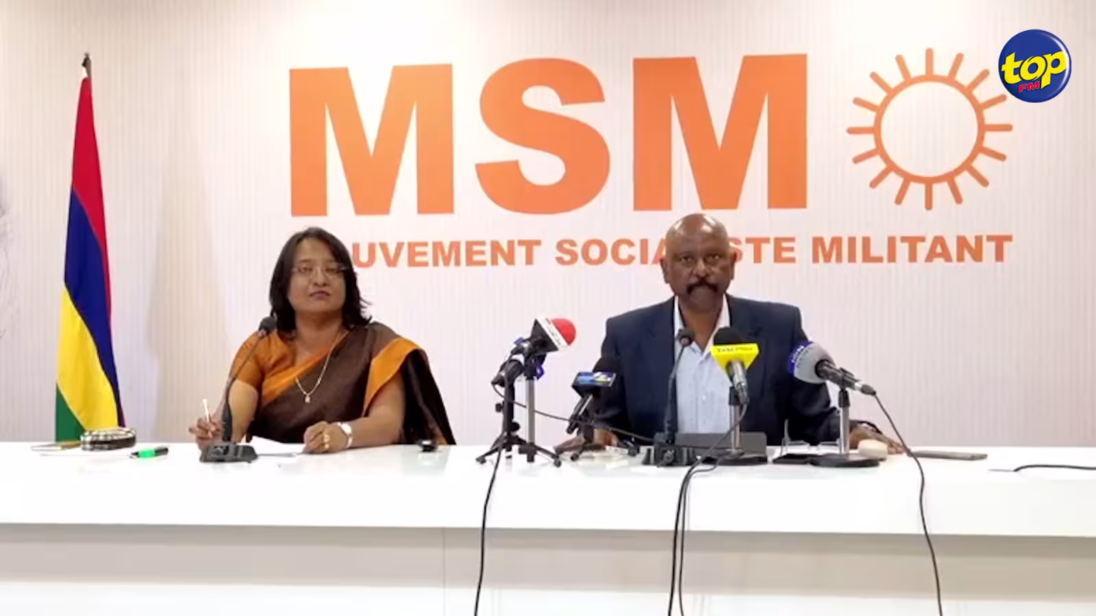 Confér ence de presse du MSM: « Les accusations contre Bruneau Laurette sont extrêmement graves. Il faut que les autorités puissent faire leur travail sans faveur ni crainte, » a déclaré Joe Lesjongard.