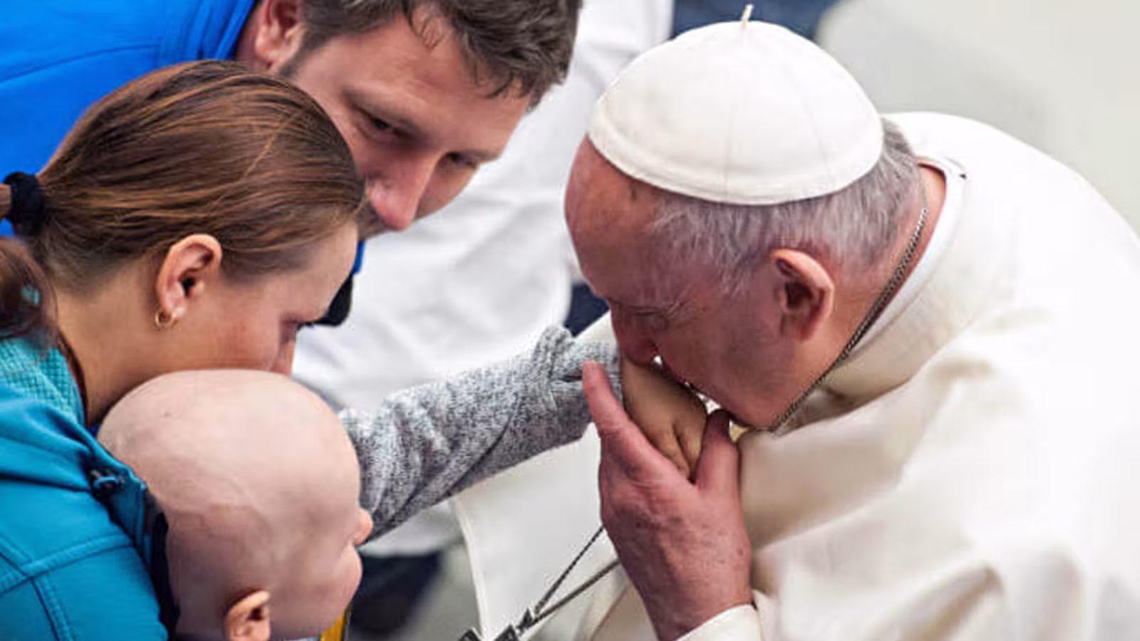 Le pape François prévient que les animaux domestiques ne doivent pas remplacer les enfants en Italie