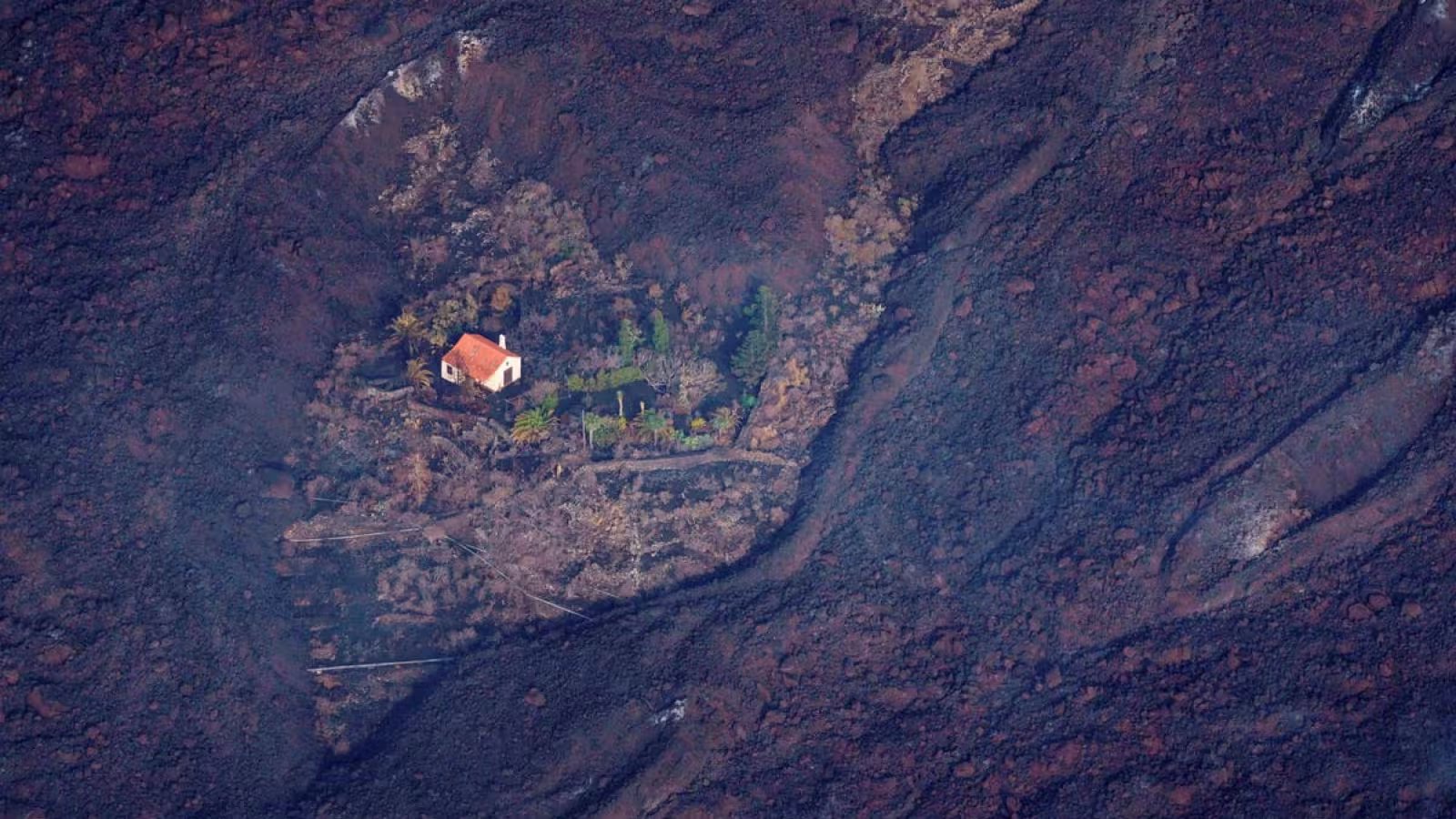 Une «maison miracle» à La Palma survit à une énorme coulée de lave