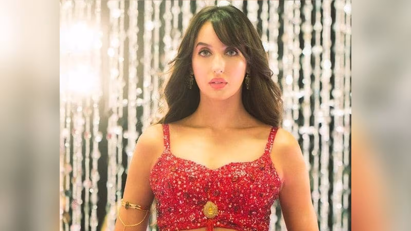 L’actrice Nora Fatehi interrogée dans l’affaire de blanchiment de quelque RS 2 milliards (indiennes), liée à l’escroc Sukesh Chandrasekhar : Elle dément toute relation avec Jacqueline Fernandez