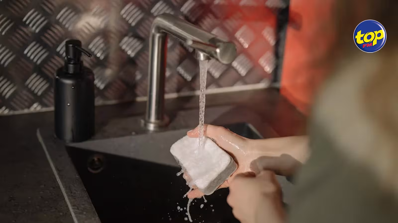 Le lavage des mains est un geste très simple à adopter au quotidien. Il est indispensable pour lutter contre la COVID-19 et les autres maladies transmissibles
