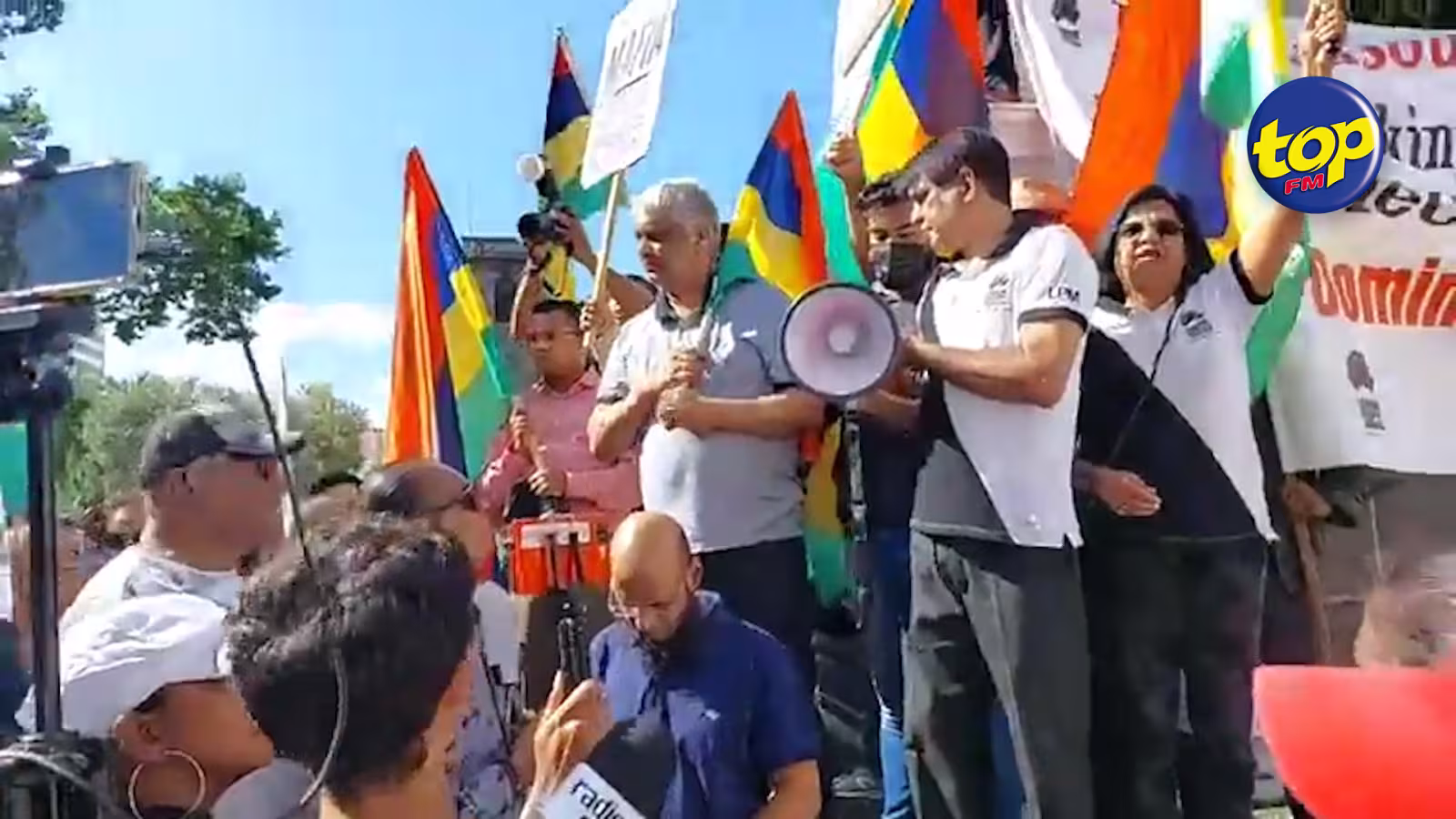 Marche pacifique dans la capitale : « Pourquoi le sub-office de la brigade antidrogue a-t-il été fermé ? » s’interroge Rama Valayden… alors que Raouf Khodabaccus réclame des sanctions contre la Special Striking Team