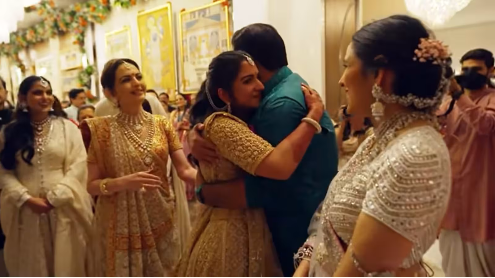 Mariage de milliardaires : Les Ambani accueillent Radhika Merchant dans une cérémonie spectaculaire