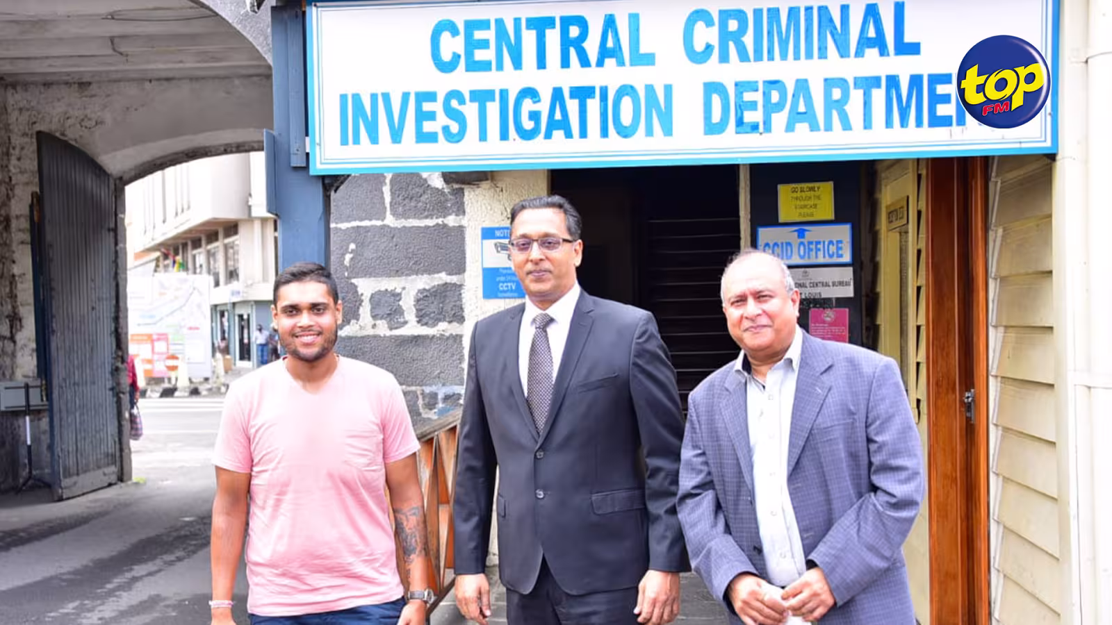 SherryGate : le journaliste Murvind Beetun interrogé under-warning aux Casernes centrales en ce moment CCID, suite à une plainte de Sherry Singh en novembre 2019