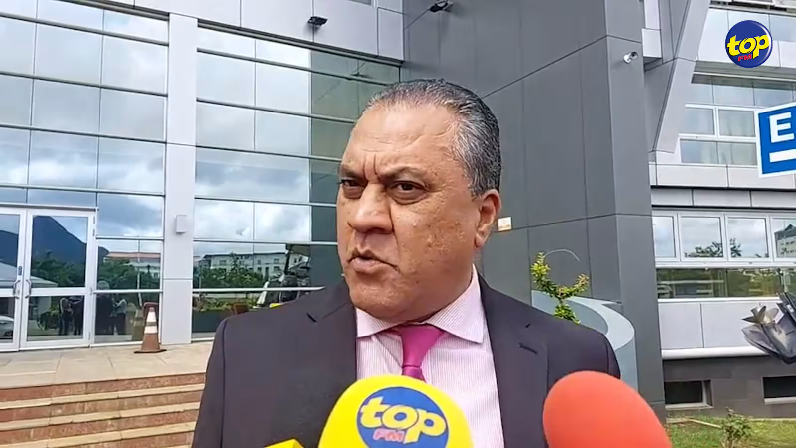 Scandale de pots de vin de Rs3,5 millions pour l’allocation d’un terrain à bail à Grand-Bassin: L’étau se resserre autour de Maneesh Gobin, Rajesh Ramnarain affirme qu’il va pleinement collaborer mais exige certaines garanties de l’ICAC