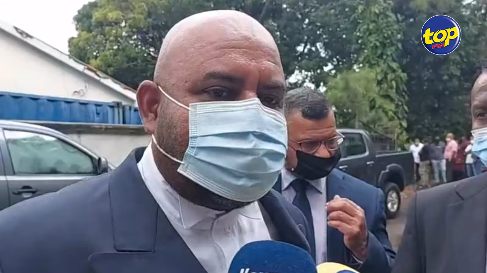 Hurreeram et Toussaint hués à Plaine Magnien : ‘daprès protocole sanitaire pa gagne droit fer reunion dans biro CAB’, martèle Me. Neelkanth Dulloo après les arrestations d’hier