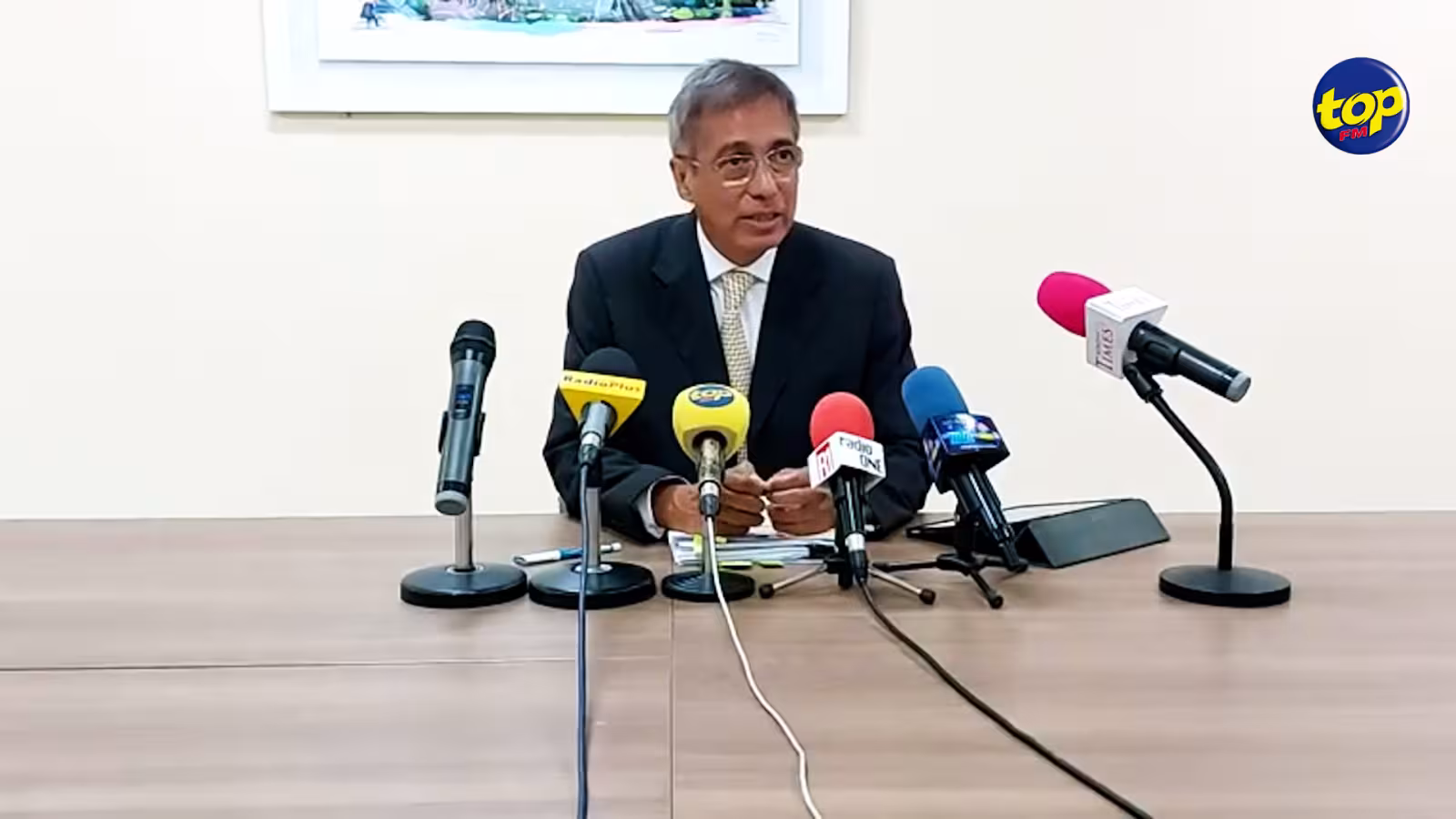 Salaire du directeur de l’Icac : « Navin Beekarry touche Rs 650 000 par mois… c’est trois fois plus que le chef juge ou le DPP », affirme  Xavier-Luc Duval
