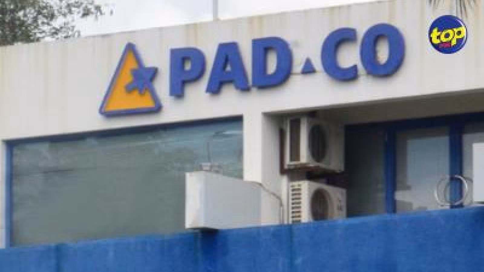 Manifestation devant la Government House ce matin : les ex-employés de PADCO réclament leurs indemnités de service