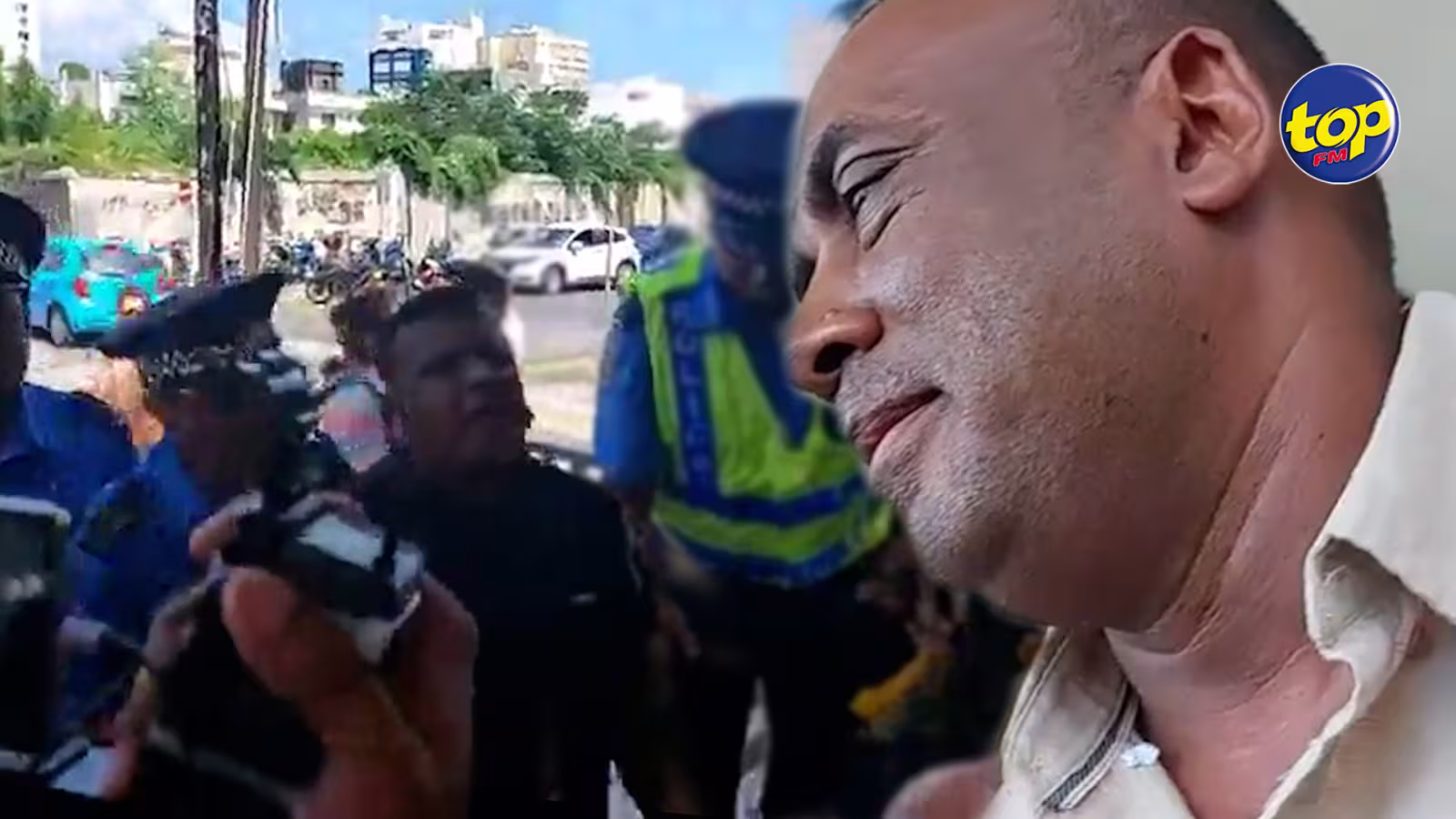 Aux abords de la Cour suprême ce matin : Parvez Rostom, considéré comme un partisan de Franklin, provoque un incident