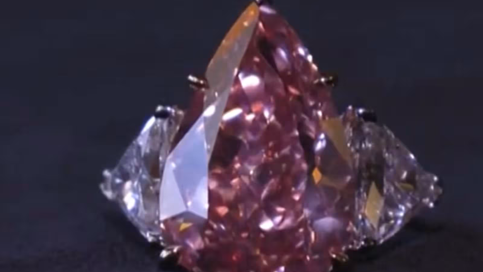 Un diamant rose géant mis aux enchères à Genève pour Rs 1,5 milliard