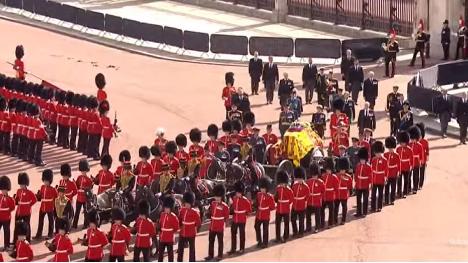 Émouvante procession du cercueil d’Elizabeth de Buckingham à Whitehall