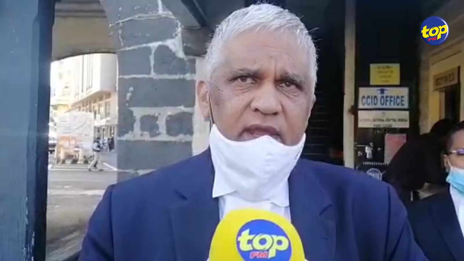 Appel à témoins de Me Valayden concernant la mort suspecte de Faheza Mooniaruth : « ki lien ca bane dimoune ki pe faire pression , ena avec la classe politique ki pe dirige pays ?? Certains éléments autour de la mort de la fonctionnaire sont des plus troublants», indique l’avocat de la famille de la défunte