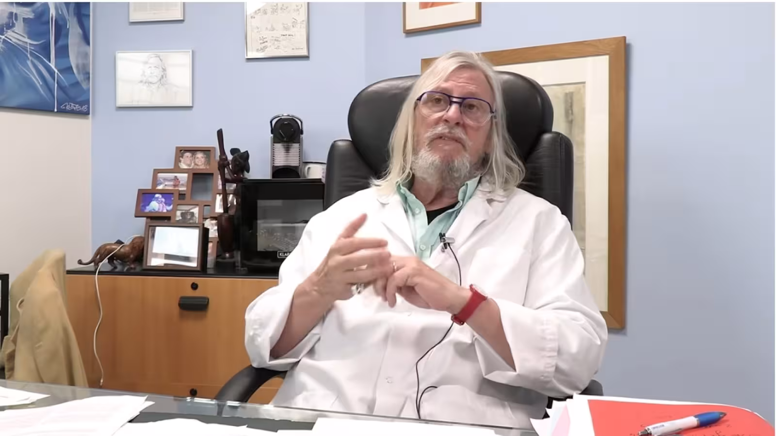 “Il n’y a pas d’évidence de contrôle de l’épidémie par les vaccins”, dit le Pr Raoult