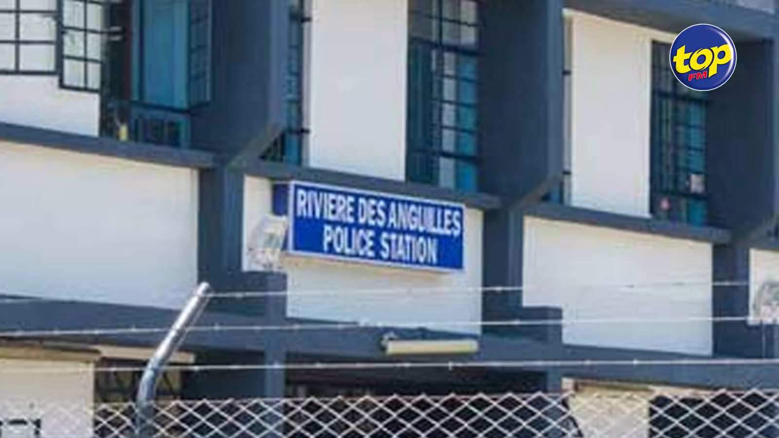 Détenu au poste de police de Rivière des Anguilles : Des ‘instructions venant d’en haut’ auraient été données pour qu’aucun repas ne soit remis à Nazim Gurib ce matin, affirme un de ses proches ; Pas fine ena aucene refus de la part de la police, selon l’Inspecteur Coothen