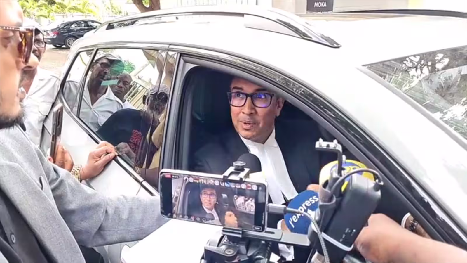 Échanges tendus en cour de Moka : Me Shakeel Mohamed allègue que Bruneau Laurette a été arrêté pour des raisons politiques… Nous sommes dans un tribunal et non une arène politique, réplique Me. Roshan Varma Santokhee