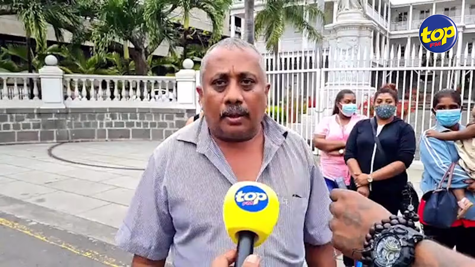 La bouteille de gaz commercial à Rs 1000 l’unité : Le propriétaire de Roti Aka, Sivajee Samynaden, annonce son intention d’entamer une grève de la faim de trois jours devant le parlement en guise de protestation
