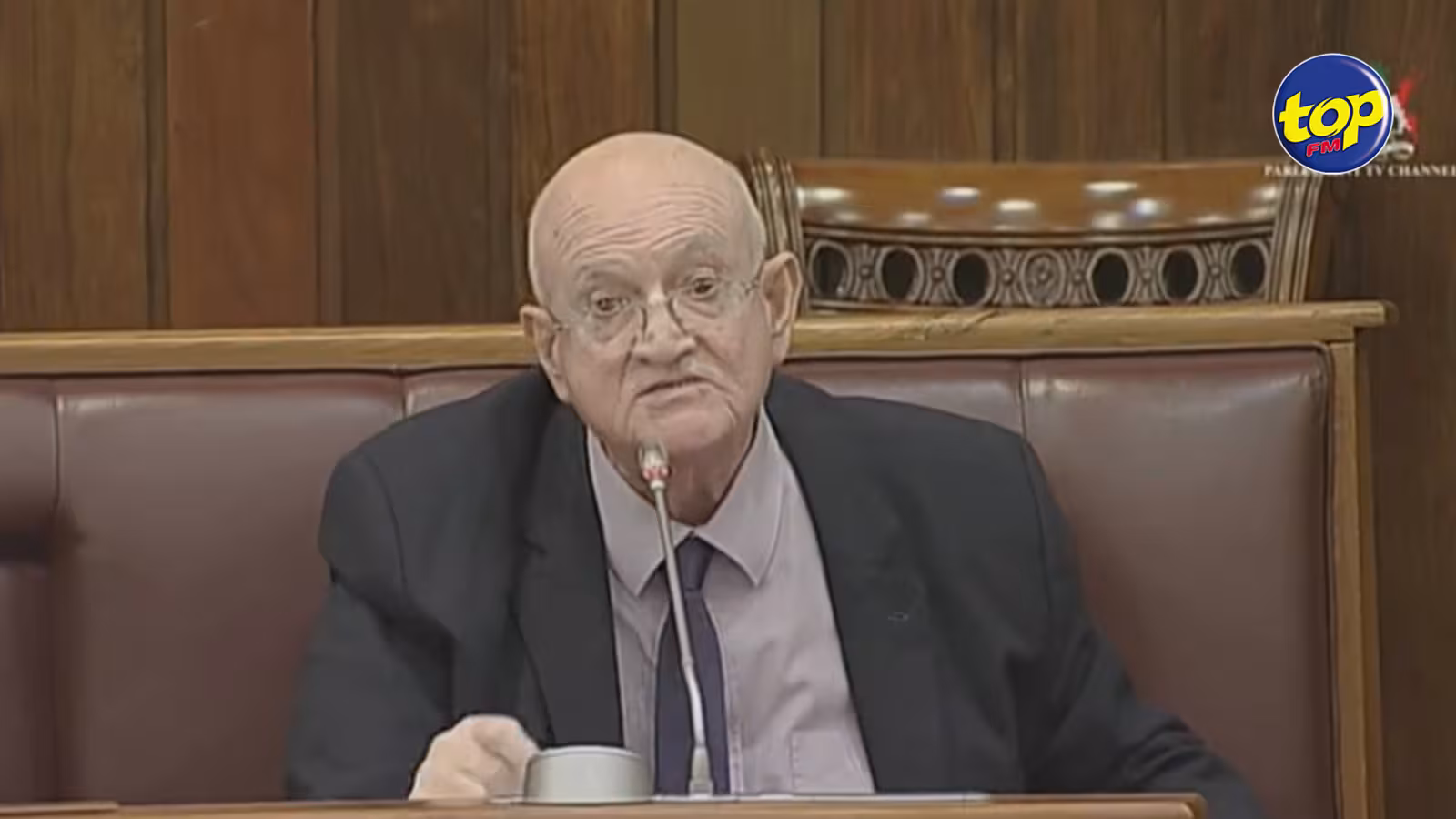 Manifestation de l’opposition parlementaire ce matin : « Zordi Gobin dan parlement, Dhaliah dan parlement, me nou nou andeor… » s’insurge Rajesh Bhagwan
