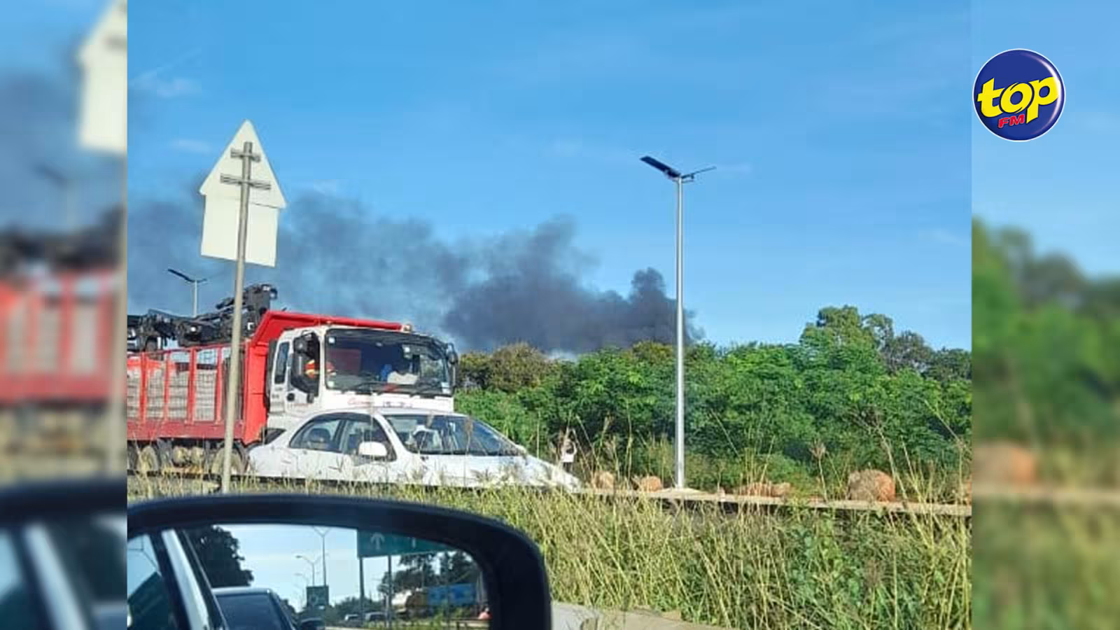 Incendie dans l’entrepôt de Polytol paints à Riche Terre : le feu toujours pas circonscrit