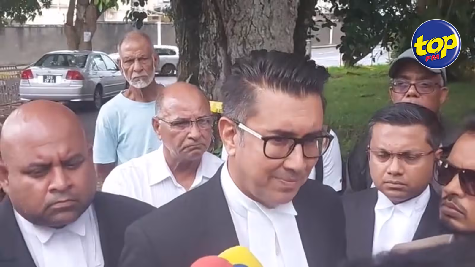 À sa sortie du tribunal de Moka : « Ena enn travail Machiavel qui pé faire contre moi… everything is possible », dit Shakeel Mohamed qui exprime ses craintes d’être arrêté