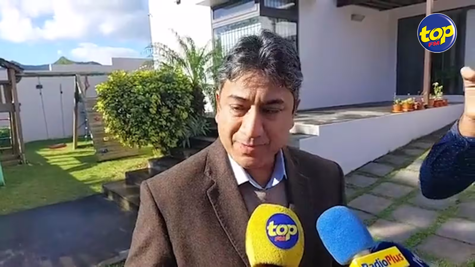 L’ancien CEO de Mauritius Telecom une nouvelle fois arrêté : Sherry Singh retrouve la liberté conditionnelle après une caution de Rs 200 000
