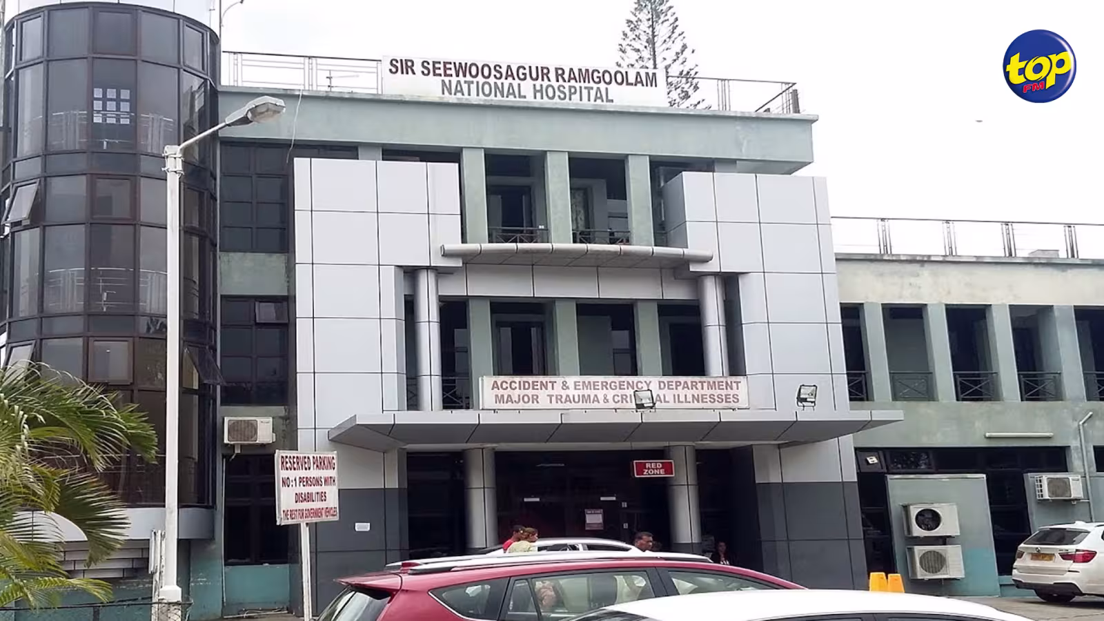 Devant l’hôpital du Nord ce soir : Nouvel hommage aux Frontliners emportés par la covid 19