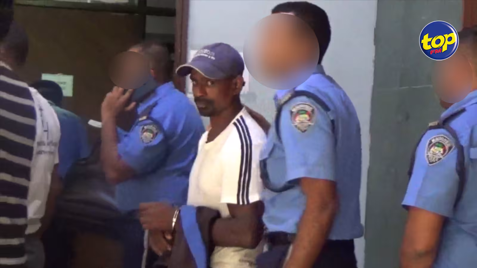 Abattage et vente de viande de chien à Surinam : Vishnu Armon reste en détention