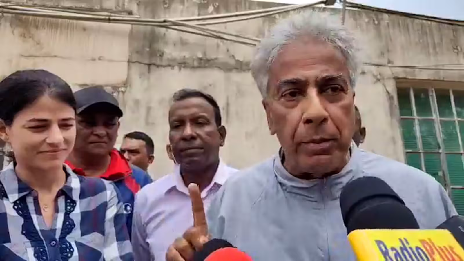 Incendie à Mare Chicose: « C’est un désastre écologique sans précédent… il nous faut un National Crisis Committee comme en 2013 », affirme le Dr Arvin Boolell