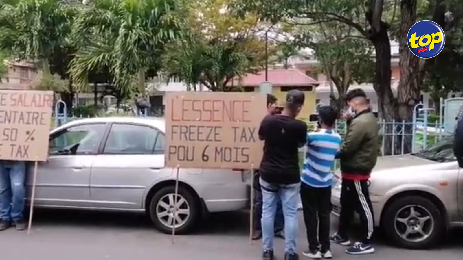 Devant le poste de police de Plaine Verte: nouvelle manifestation symbolique pour dénoncer la hausse des prix des carburants ce mercredi