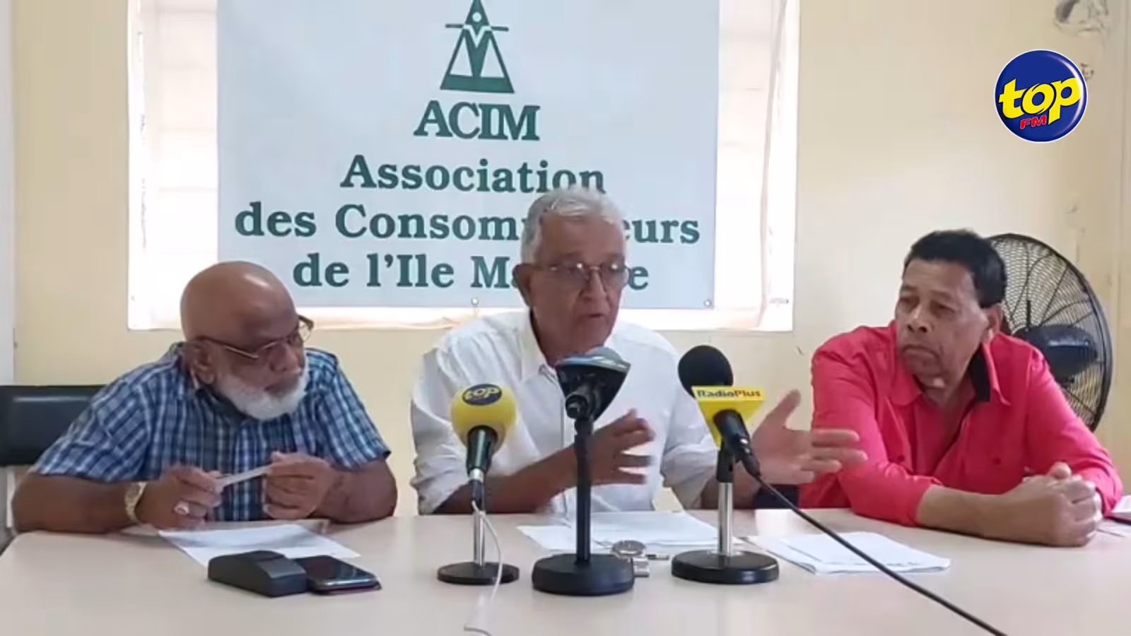 Consommation : ‘Les prix de l’essence restent artificiellement élevés, pour que les prix des autres produits aussi restent élevés,’ affirme Jayen Chellum