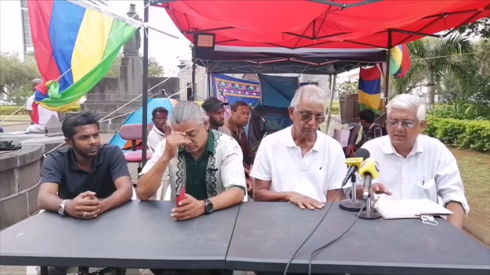 L’état de santé de Nishal Joyram s’est subitement détérioré ce matin : ‘Si besoin est, je vais faire en sorte qu’il arrête sa grève de la faim demain’ dit le Dr Gujadhur…