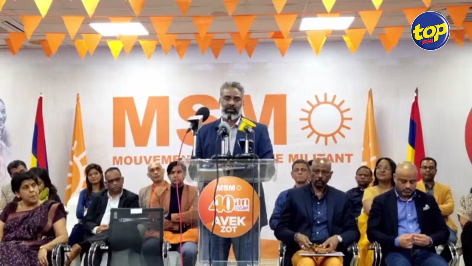 Politique : « A ceux ki panse akoz enn de dimounn debout lor terin avek enn de ti pankart, fer nou trakase, mwa mo dir zot vinn get nou laksion lor terin… » dit Maneesh Gobin