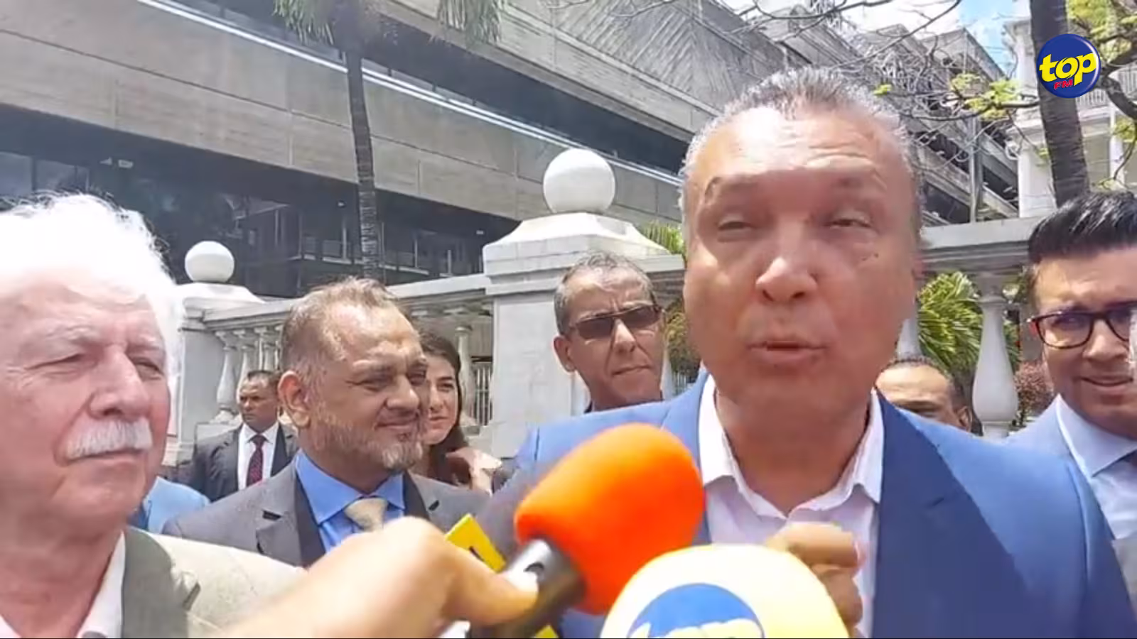 Les députés de l’opposition dénoncent la présence de Yogida Sawminaden au Parlement : «  Avec complicité speaker et soutien Pravind Jugnauth , li pe assizer comme -ci de rien n’était », s’insurge Patrick Assirvaden