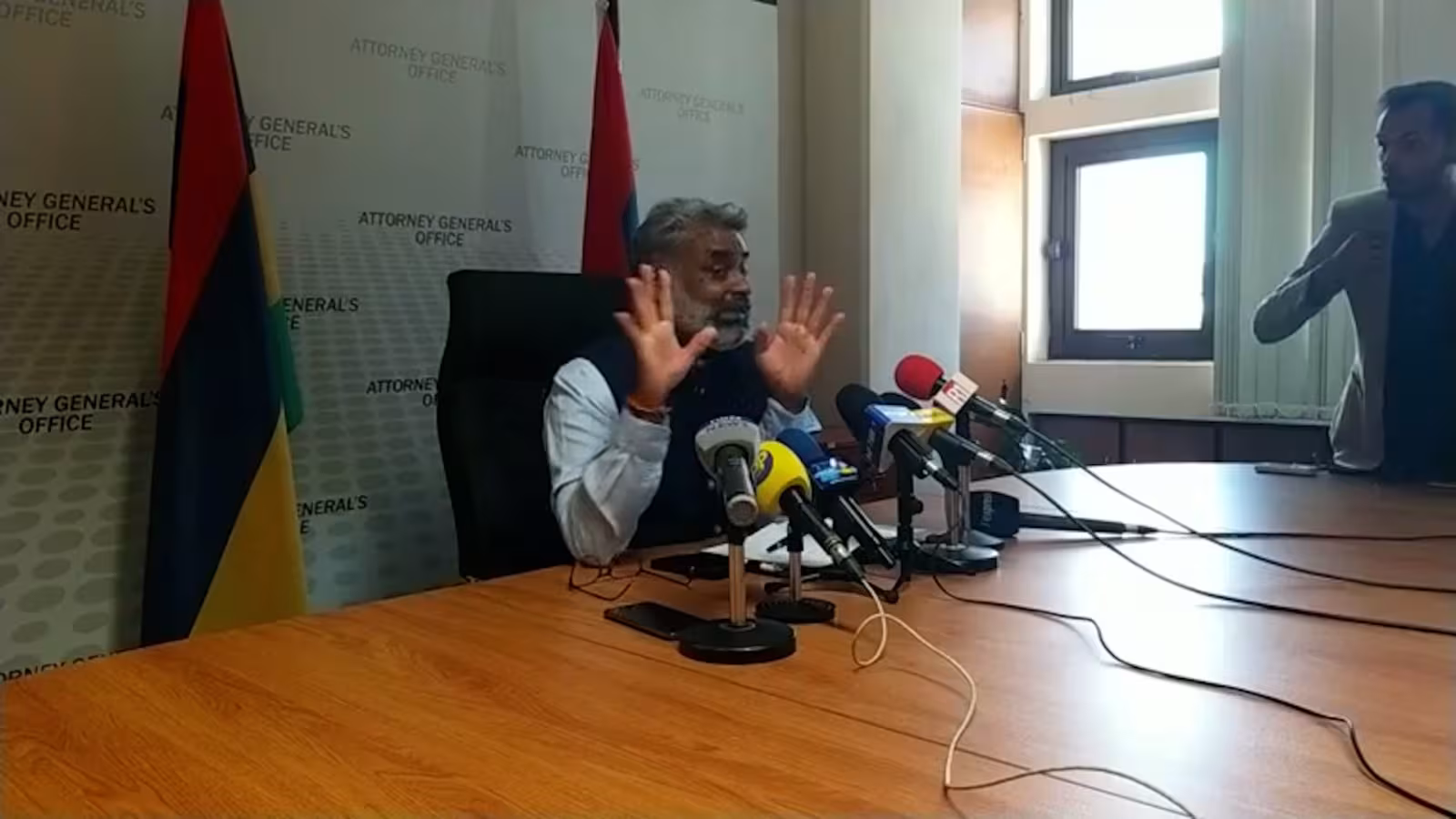 Affaire Franklin : Maneesh Gobin demande à Xavier-Luc Duval de poser une PNQ et avance que le Parti travailliste utilise cette affaire à des fins politique