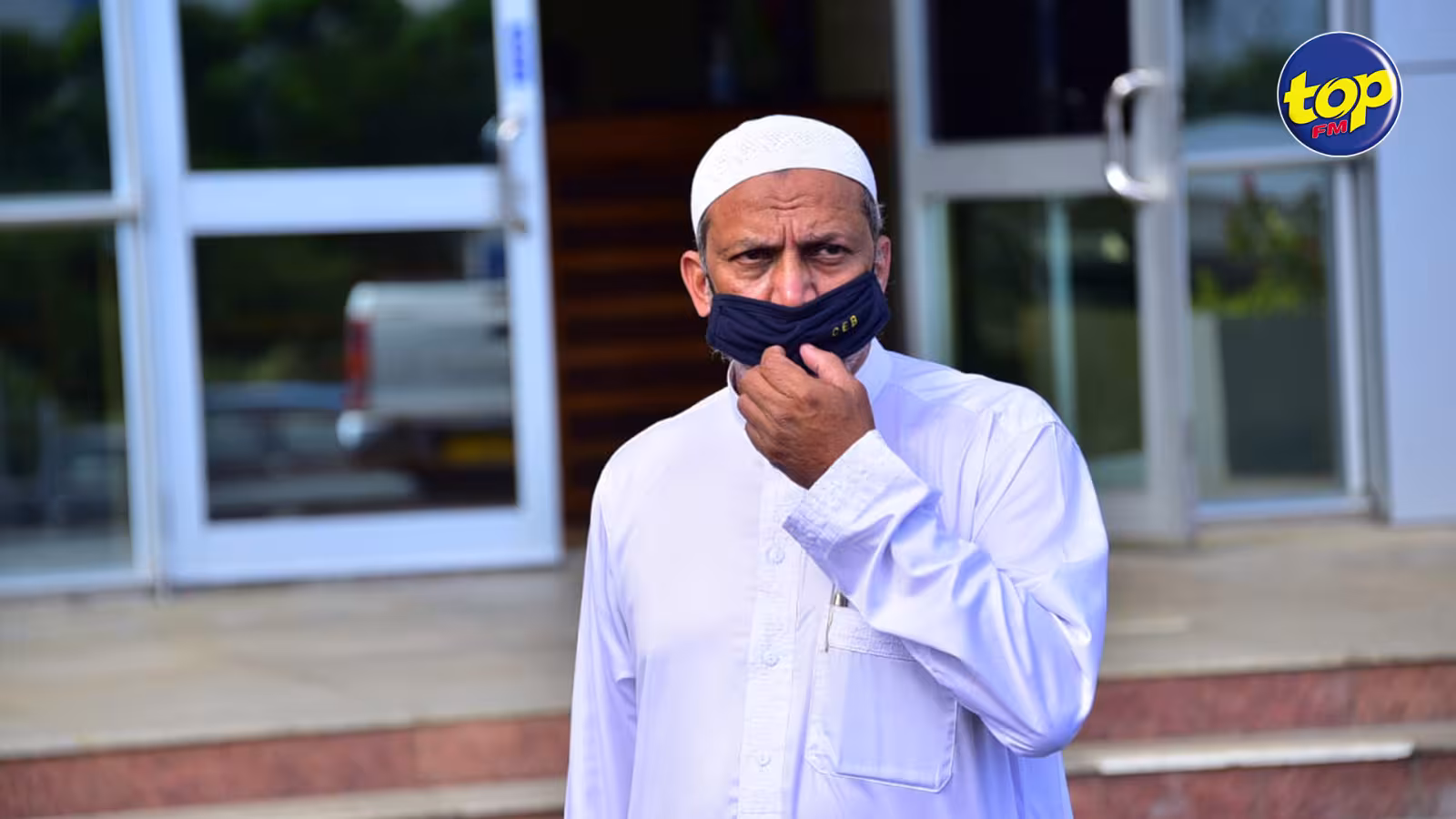 Affaire St Louis :  faisant face à une charge provisoire de « Public official using office for gratification »,   Shamshir Mukoon refuse de payer sa caution